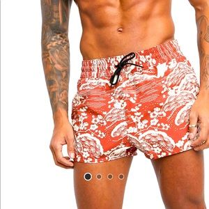 Swim shorts with wavy print!